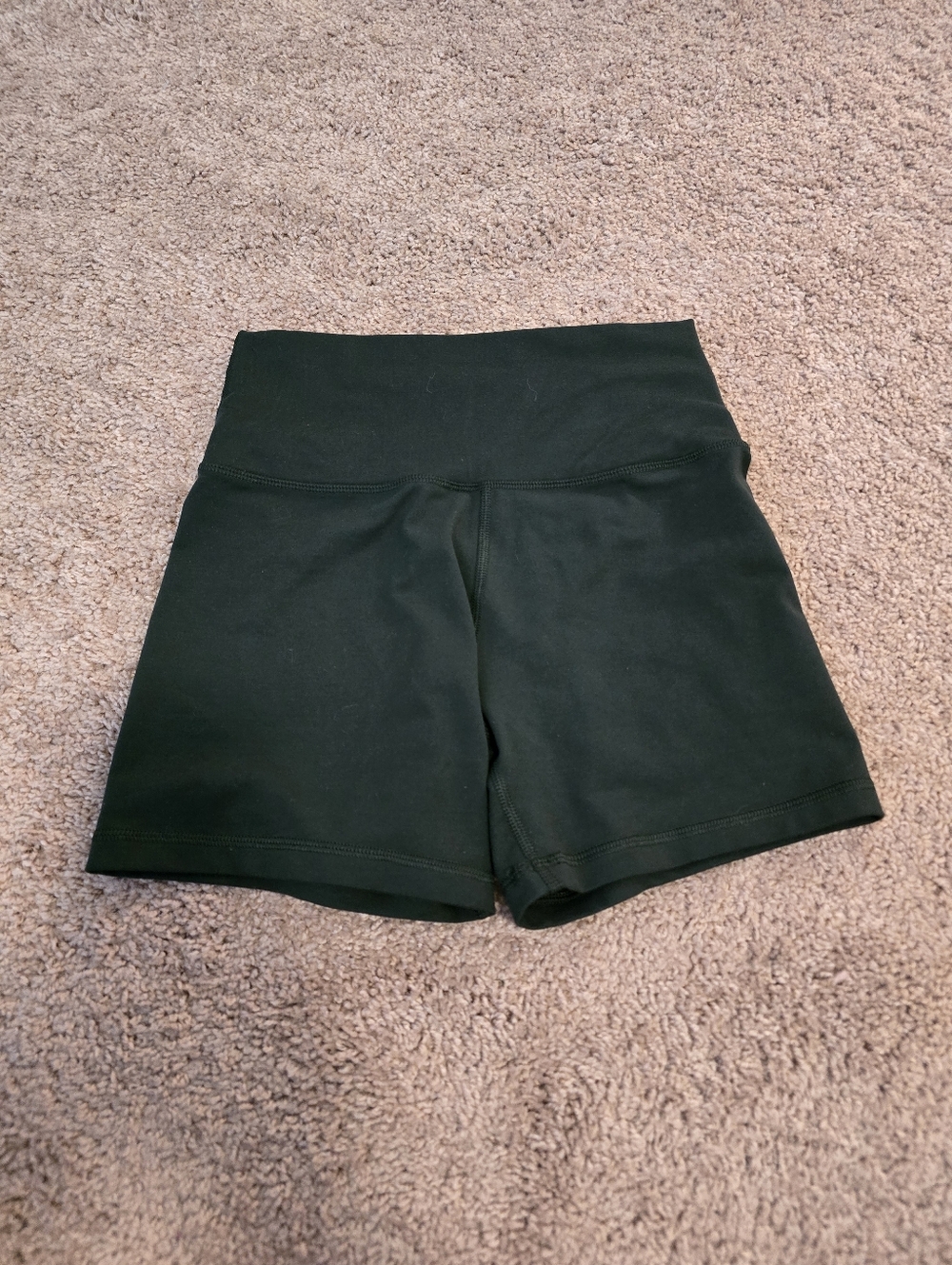 OFFLINE By Aerie The Hugger 5" Bike Short Medium Green